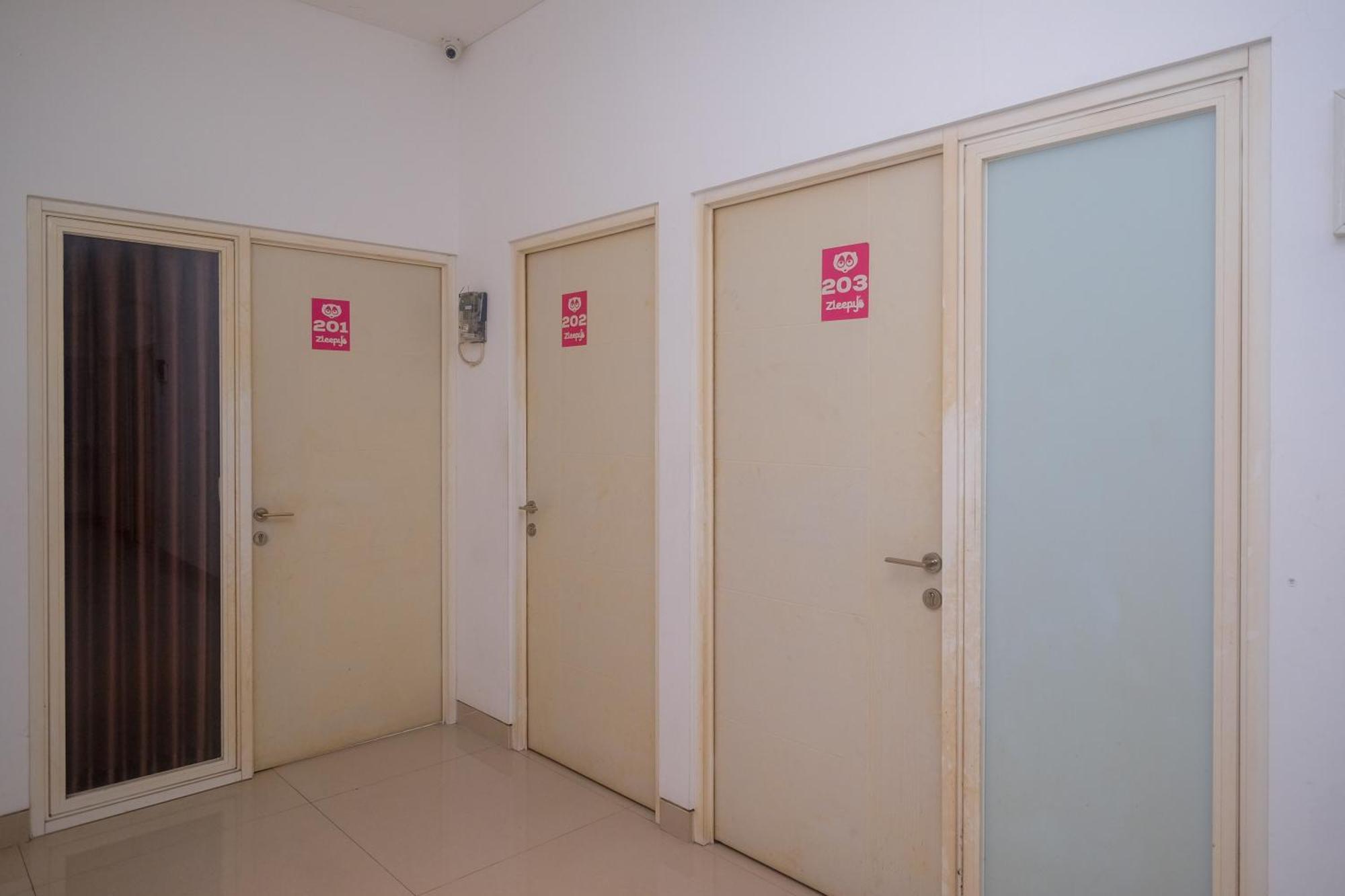 Reddoorz Syariah Near Simpang Lima Semarang Hotell Jomblang Eksteriør bilde