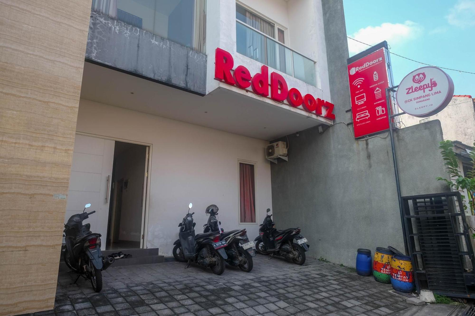 Reddoorz Syariah Near Simpang Lima Semarang Hotell Jomblang Eksteriør bilde